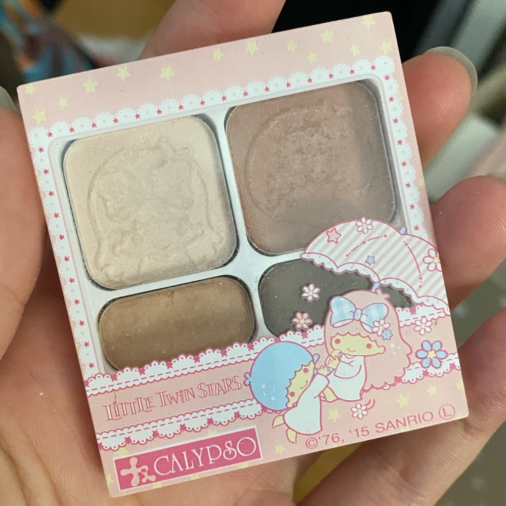 Eye shadow - Picture 3 of 4